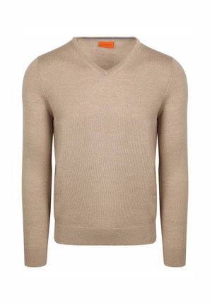 Beige gebreide v-hals trui met lange mouwen, geribbelde zoom en manchet, zachte textuur en minimalistisch ontwerp. Label heeft een feloranje accent.