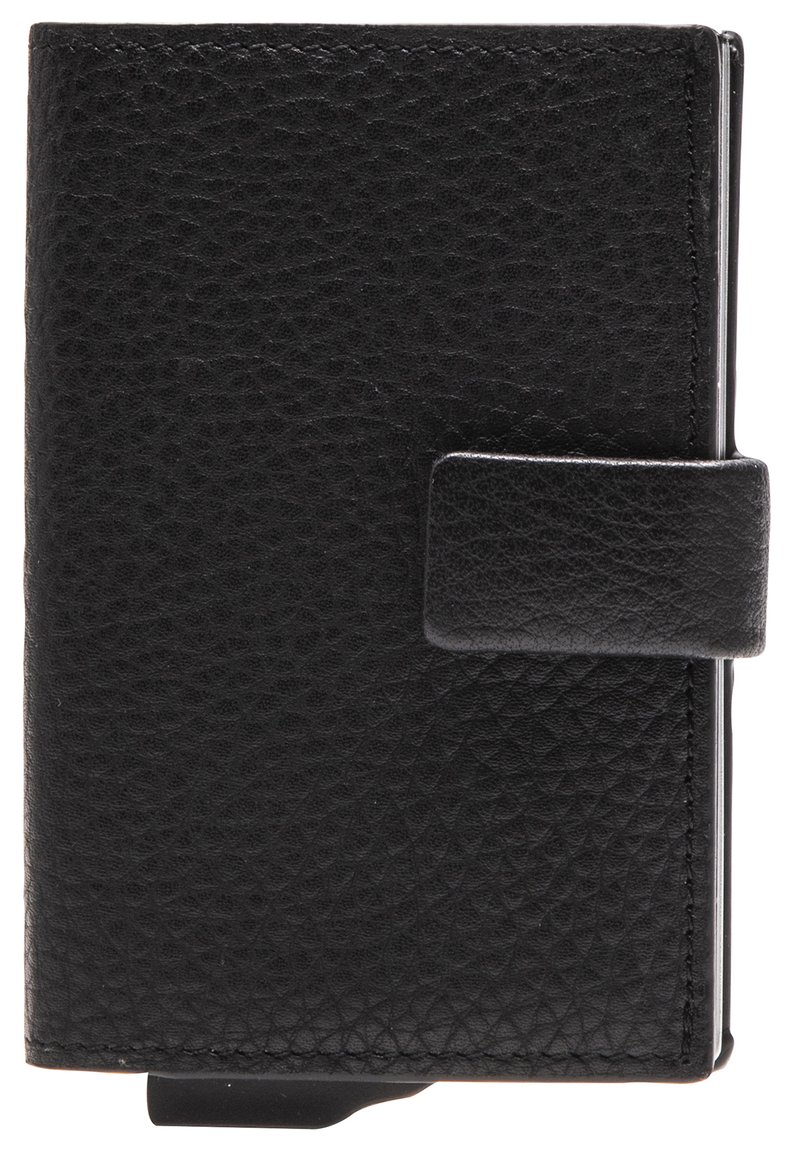 Portefeuille en cuir noir avec une texture, de forme rectangulaire et une fermeture à sangle simple. Présente des bords nets et un design minimaliste.