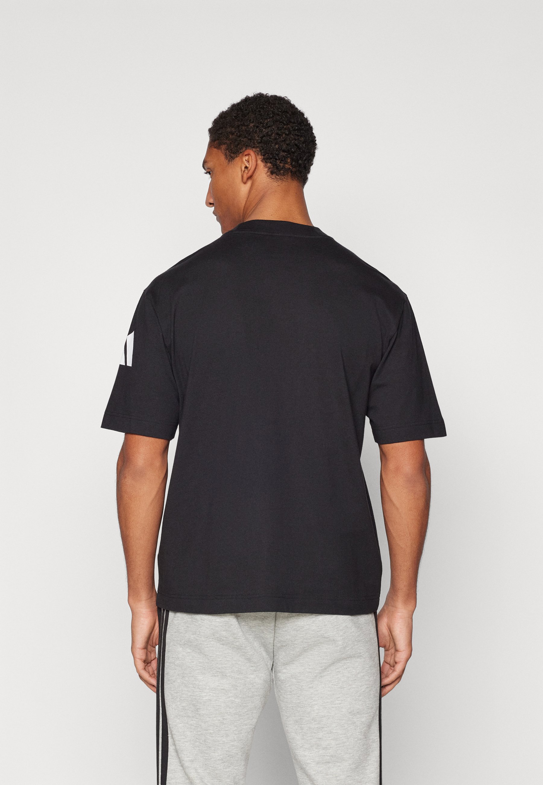 ★★送料無料★★adidas Originals MEN'S LOOSE FIT T-SHIRT adidas Originals アディダス Tシャツ メンズ 大きいサイズ