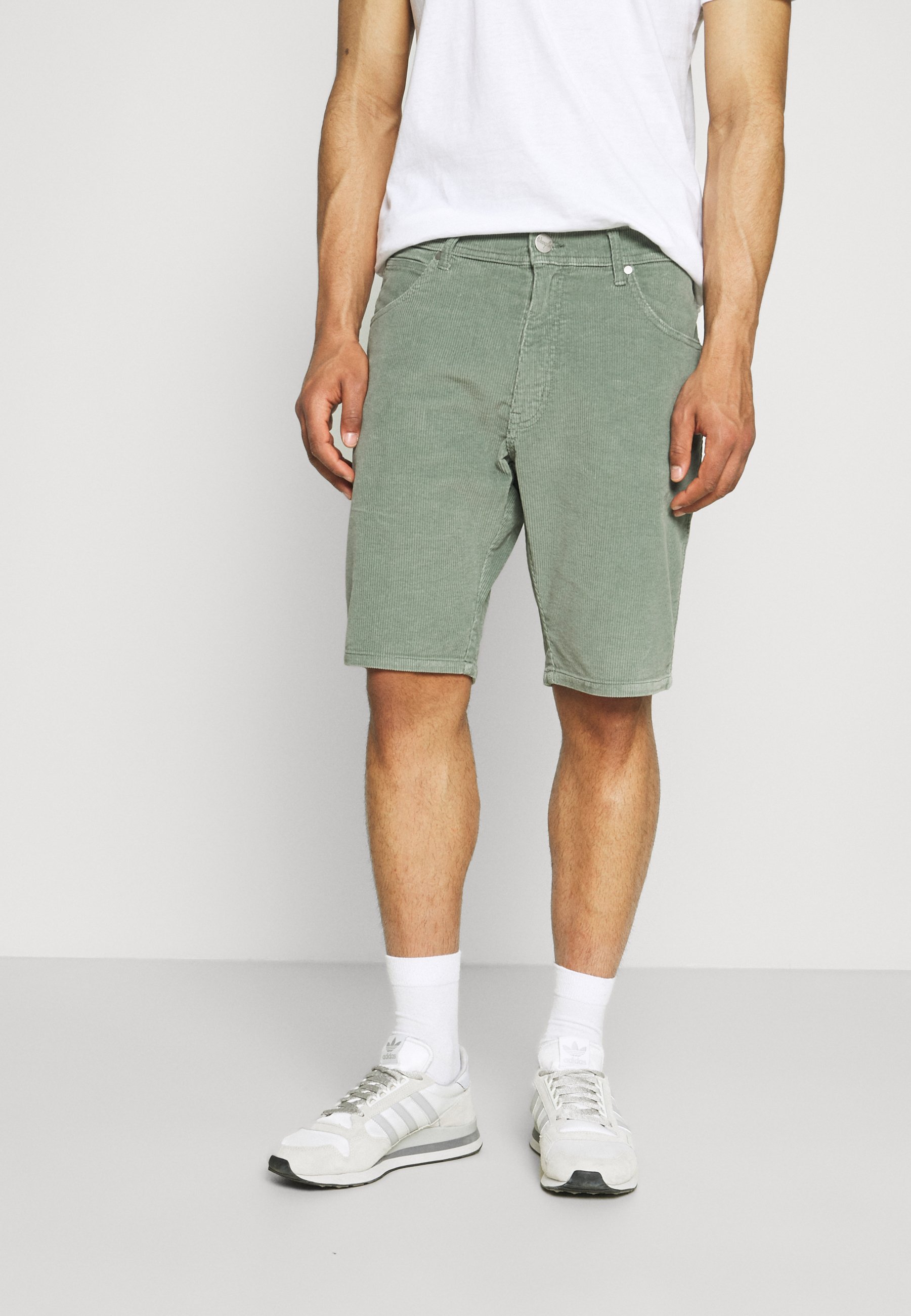 Wrangler CORDUROY SHORTS - Shorts 