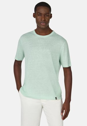 Mintgrøn kortærmet t-shirt med rund halsudskæring, lavet af let, tekstureret stof. Har et diskret meleret mønster og sidelabel.