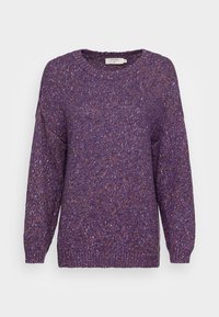 Lila stickad tröja med rund halsringning, långa ärmar och en texturerad yta med flerfärgade prickar genom hela.