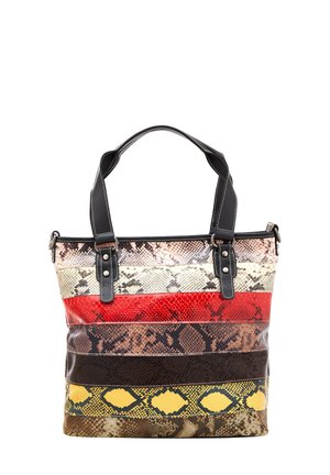 Borsa tote multicolore con stampa pitone in sezioni rosse, gialle, nere e beige. Presenta un manico in pelle nera e accenti metallici.