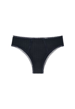 String en coton bleu marine foncé avec bordure en dentelle florale le long de la ceinture et des ouvertures des jambes, présentant un design sans coutures et une texture douce.