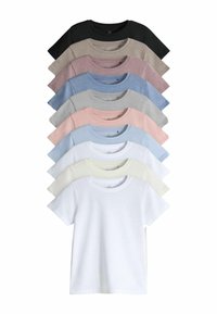Collectie van T-shirts in verschillende kleuren: zwart, bruin, roze, lichtblauw, grijs, beige, wit en crème. Korte mouwen, ronde hals, van katoen.