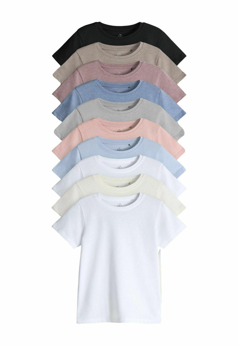 Collectie van T-shirts in verschillende kleuren: zwart, bruin, roze, lichtblauw, grijs, beige, wit en crème. Korte mouwen, ronde hals, van katoen.