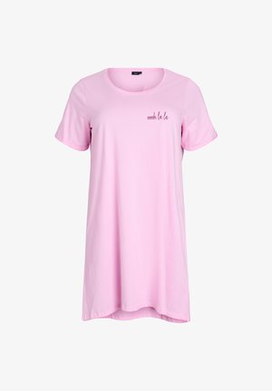 Vaaleanpunainen lyhythihainen mekko pehmeästä kankaasta, jossa on pyöreä kaula-aukko ja brodeerattu "oooh la la" -yksityiskohta vasemmassa rintapielessä. Sileä rakenne.