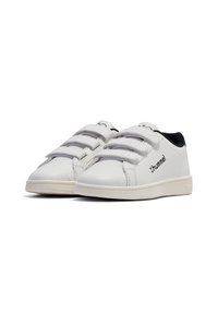 Vita lädersneakers med tre kardborreband, svarta accenter på tungan och insidan, samt en strukturerad gummisula.