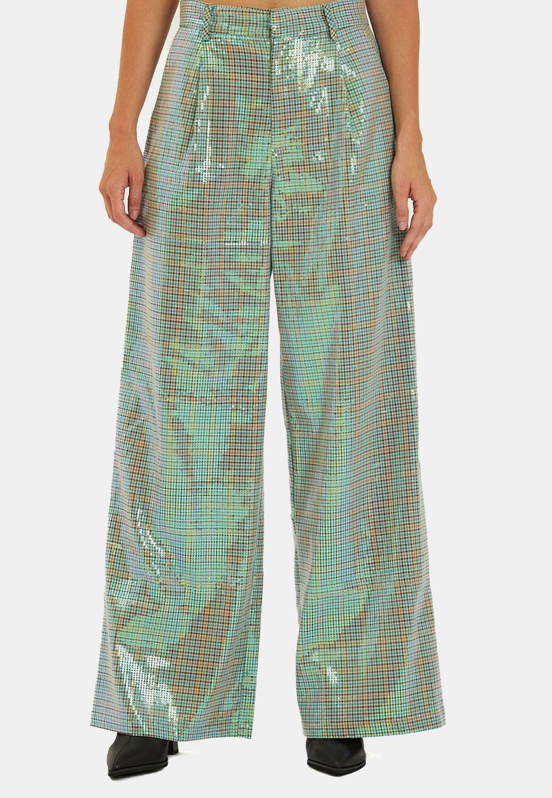 Glanzende, wijdvallende broek met een meerkleurig ruitpatroon, gemaakt van reflecterend materiaal. Hoge taille met plooien en zijzakken.
