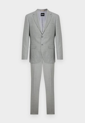 Szary garnitur z dwuguzikową marynarką z klapami o prostym kroju oraz spodniami z płaskim przodem. Wykonany z teksturowanej tkaniny, zaprojektowany dla dopasowanego kroju.
