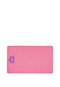 Rosa rektangulær håndklæde med en blød tekstur, der har et lilla "arena" logo på den ene side. Glat finish, velegnet til svømning eller sport.