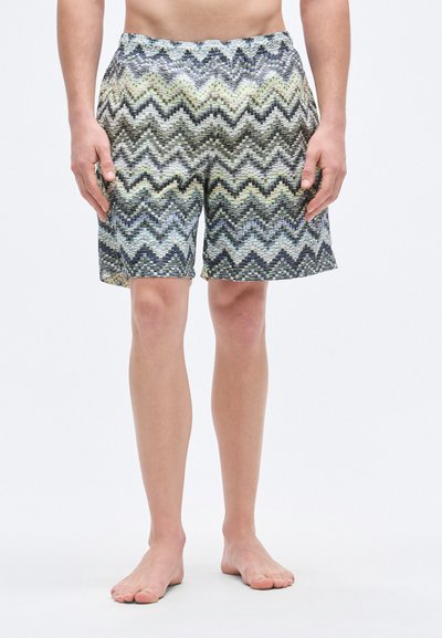Shorts de bain avec un motif en zigzag bleu, vert et noir. Taille élastique ; matière légère ; longueur au-dessus du genou ; sans poches.