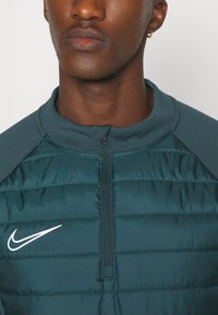 Nike Performance TOP - Langarmshirt - deep jungle/fir/reflective silver