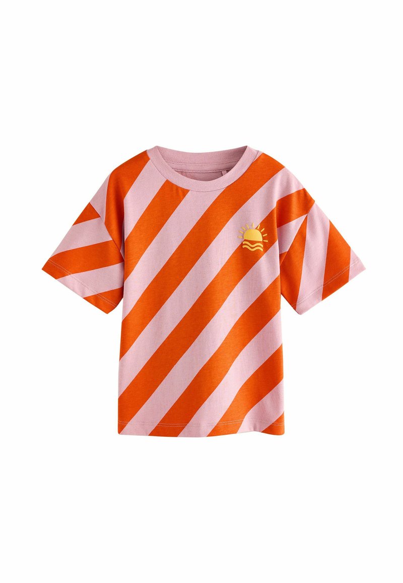 Kurzarm-T-Shirt mit diagonalen orangen und pinken Streifen, versehen mit einem kleinen gelben Sonnen- und Burger-Design auf der Brust. Aus Baumwollmaterial.