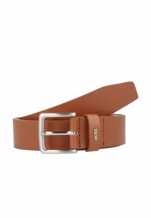 Ceinture en cuir marron avec une texture lisse ; équipée d'une boucle en métal argenté et d'une boucle en cuir marquée. Design classique avec des lignes épurées.