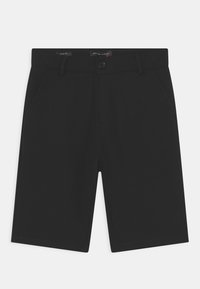 Bermudas pretas ajustadas feitas de um tecido suave, com fecho de botão, passantes para cinto e dois bolsos laterais. Design limpo sem padrões.