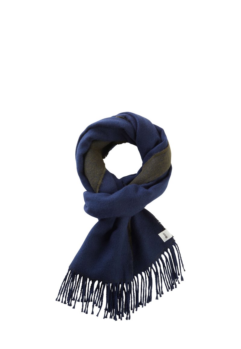 Donkerblauwe sjaal gemaakt van zacht materiaal, met een lichtgroene stripe, franjes aan de randen en een klein merketiket. In een lusvorm gedraaid.