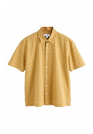 Koszula na krótki rękaw w kolorze musztardowej żółci z białym wzorem w kratę i klasycznym kołnierzem, prezentowana na białym tle.