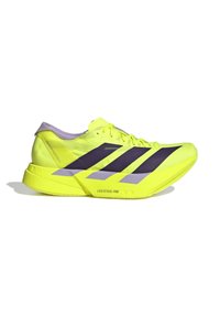 Scarpa da corsa giallo brillante con strisce nere, accenti viola chiaro e tecnologia della suola "Lightstrike Pro", mostrata dal lato esterno.