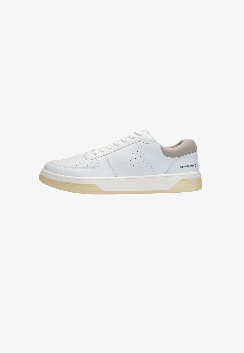 Weiße Ledersneaker mit durchbrochenem Design, runder Zehenform und beigem Akzent an der Ferse. Ausgestattet mit flachen Schnürsenkeln und einer Gummisohle.