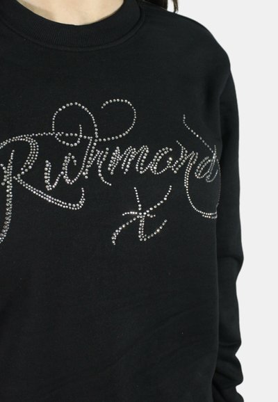 Felpa nera con un design di strass luccicanti della parola "Richmond" sul davanti, scollo rotondo e maniche lunghe.