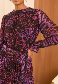 Love & Roses FIT - PLEATED MINI - Dienas kleita - purple