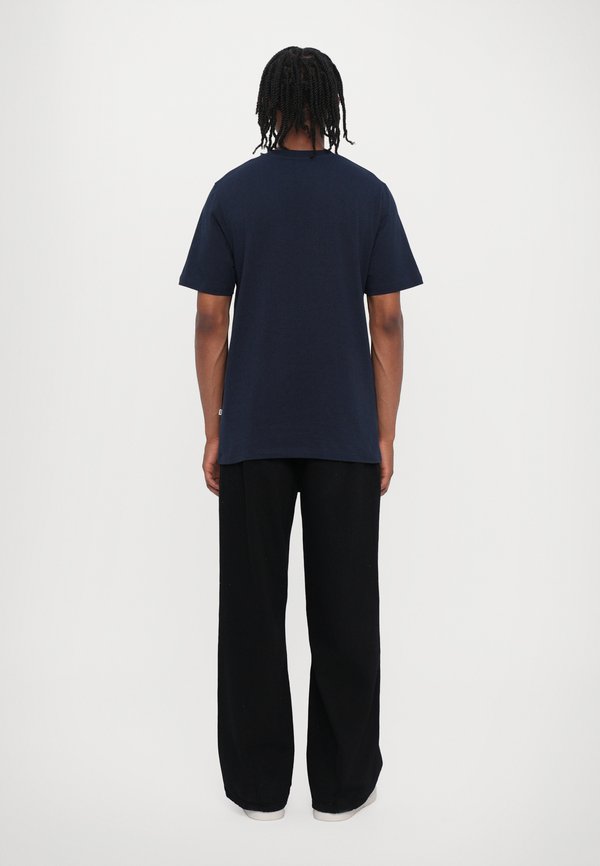 ESSENTIAL SAMI CLASSIC - Basic T-shirt - salute3