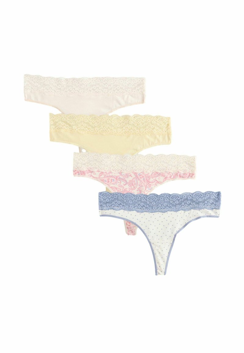Vier paar thongondergoed met kant in pastelkleuren: wit, geel, roze paisley en lichtblauw met stippen, met een zachte textuur.