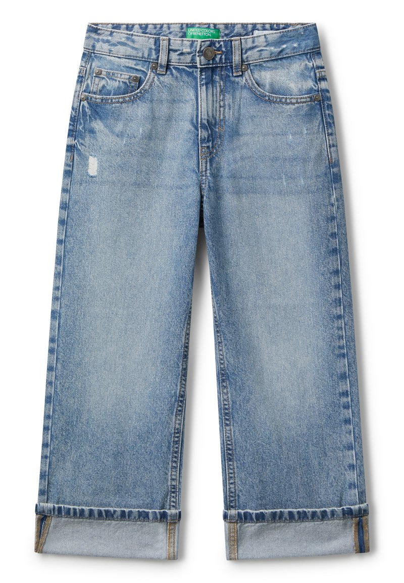 Jeans in denim blu chiaro con taglio dritto, orli arrotolati e dettagli consumati. Cinque tasche con chiusura a bottone in vita.