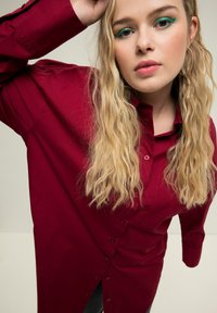 Studio Untold LONGBLOUSE LONG-SLEEVE BUSINESSBLOUSE - Camicia - dark red
