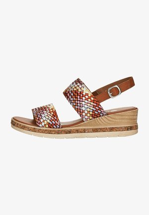 Sandale compensée avec brides tissées multicolores, bride de cheville marron réglable avec boucle argentée, et semelle en liège beige texturée avec motif floral.
