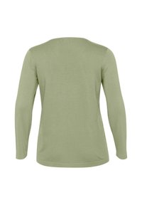Tricou cu mânecă lungă, de culoare verde deschis, realizat dintr-un material moale. Dispune de un decolteu rotund și un design slim fit. Textură netedă, fără modele.