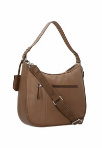 Sac à épaule en cuir marron avec une texture lisse, une bandoulière réglable, une poche zippée à l'avant et un branding subtil sur la bandoulière. Forme incurvée.