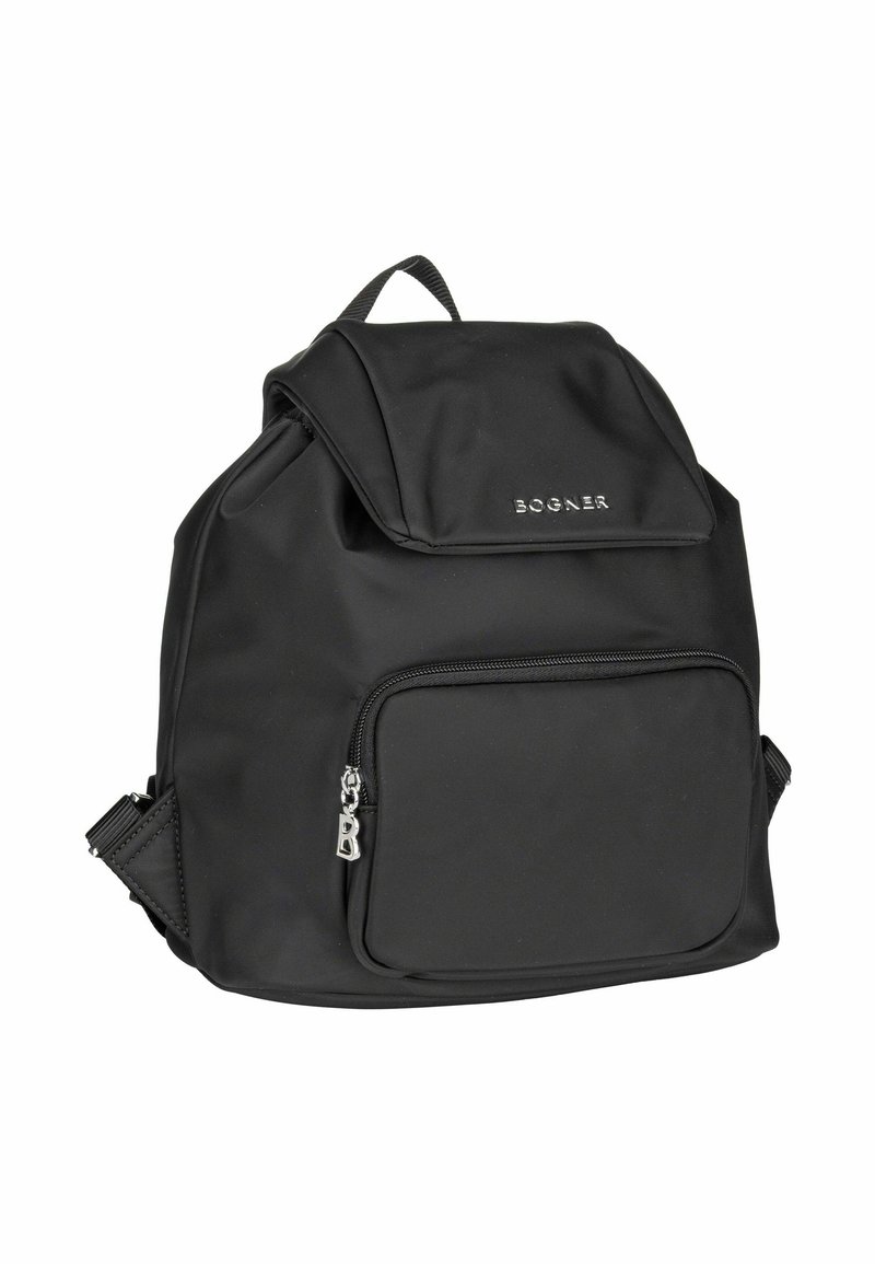 Sac à dos en nylon noir avec une forme arrondie, doté d'une poche zippée sur le devant, d'un logo en relief et de bretelles réglables pour plus de confort.