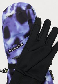 Mânuși violete și negre cu un model tie-dye, fabricate dintr-un material impermeabil, cu o textură netedă și etichete de marcă notabile.