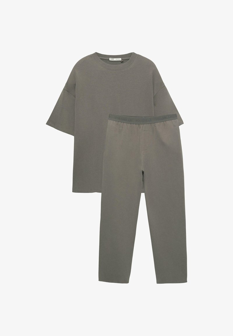 Set di abbigliamento da casa composto da t-shirt oversize grigia con maniche corte abbinate e pantaloni a gamba dritta con vita elastica.