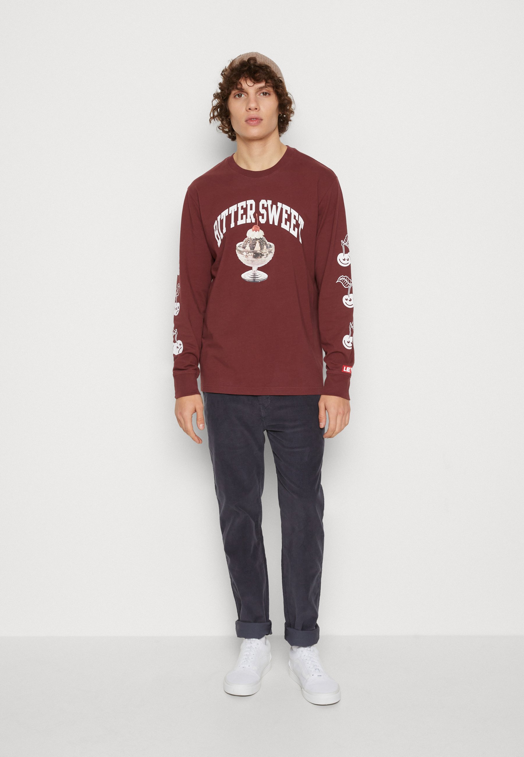 Levi's Men's Relaxed Fit Graphic Long Sleeve T-Shirt - Soft Jersey Streetwear Tee