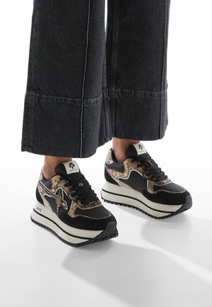 W6YZ Baskets basses - schwarz