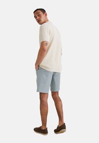 Monoprix BERMUDA STRAIGHT - Short - santoline