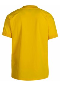 Camisetta gialla a maniche corte con scollo rotondo, realizzata in tessuto leggero. Presenta maniche e schiena texturizzate per favorire la ventilazione.