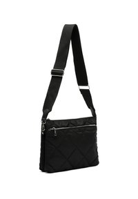 Sac en bandoulière noir matelassé avec sangle ajustable, dotée d'une poche zippée à l'avant, en matériau nylon doux et d'un motif de losanges diagonal.