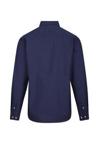 Marineblå langermet skjorte med tradisjonell krage, knappede mansjetter og en jevn, glatt tekstur. Bakfra sett, uten synlige mønstre eller logoer.