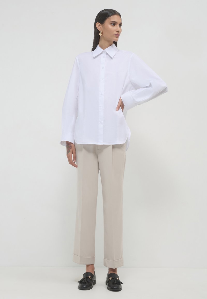 Calliope CLASSIQUE À PLIS - Button-down blouse - blanc