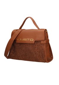 Borsa a mano in pelle marrone con corpo texture, dettagli lisci, logo dorato, manico superiore e tracolla rimovibile.