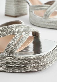 Next FOREVER COMFORT JEWEL BLING  REGULAR FIT - Sandalen met hoge hak - silver