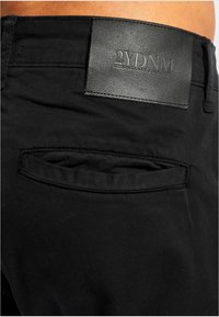 2Y Premium Oldalzsebes nadrágok - black