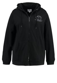 Felpa nera con zip, con cappuccio, tasche frontali e dettaglio testuale grafico sul lato sinistro del petto. Realizzata in tessuto misto cotone con una texture liscia.