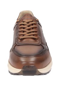 Braune Leder-Sneaker mit abgerundeter Zehe, flachen Schnürsenkeln und strukturierten Akzenten. Verfügt über eine gepolsterte Innensohle und eine Gummisohle für guten Halt.