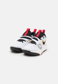Nike Performance TEAM HUSTLE D 11 - Chaussures de basket - white/black/metallic gold/university red