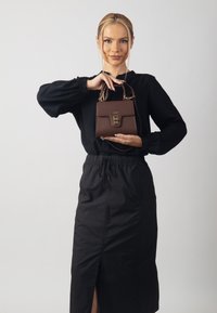 Carlheim Kabelka - brown